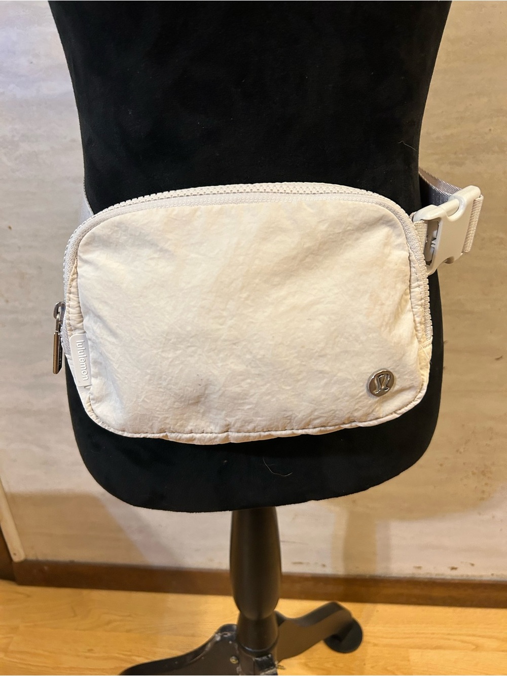 Lululemon Everywhere Off White Belt Bag (1L) - Picture 1 of 15
